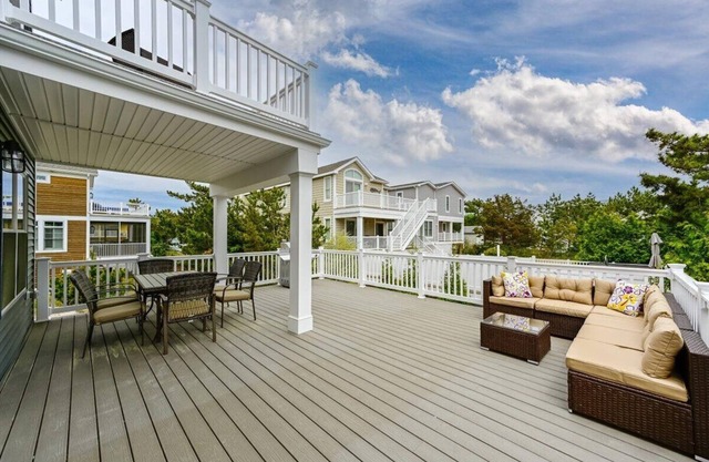 Luxurious & Comfy ~ 1 Block to Beach ~ ♛Royal Beds