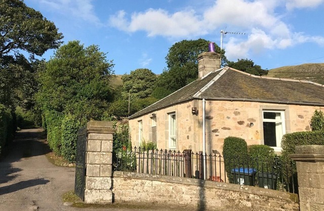 Luxurious cottage, accessible & pet friendly, beautiful location, stunning views