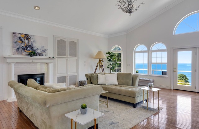 Luxurious dog-friendly bay-view home with private beach access