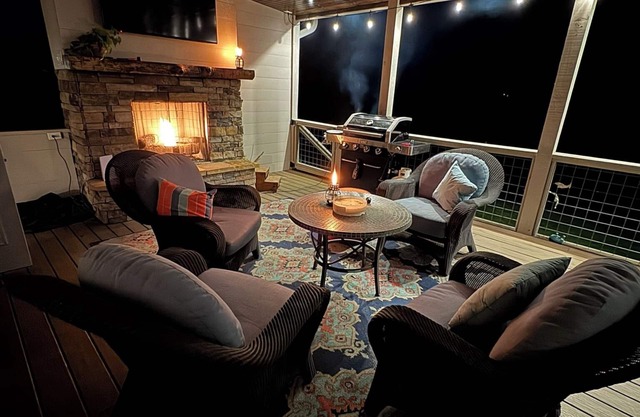 Luxurious Farm home in the Country with Large Outdoor living space and Hot tub!