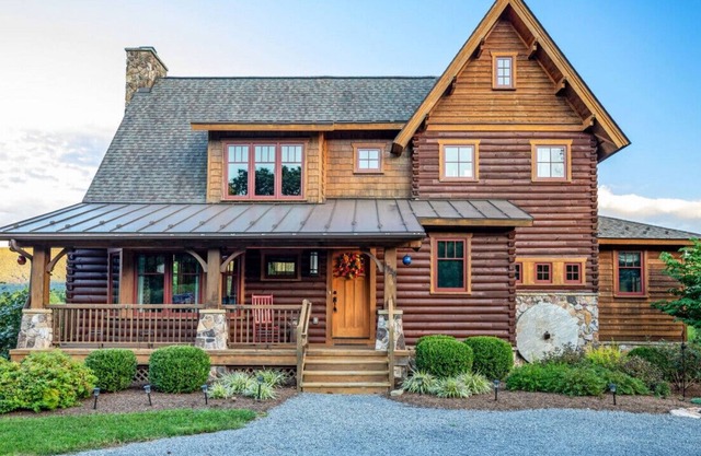 Luxurious, Game Room, Mountain Views
