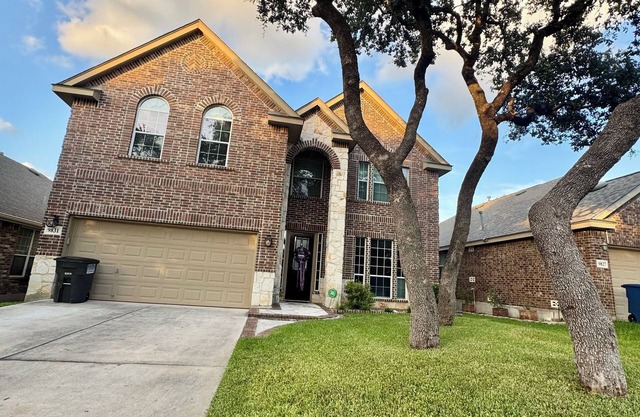 Luxurious home just minutes away from Sea World and Fiesta Texas!