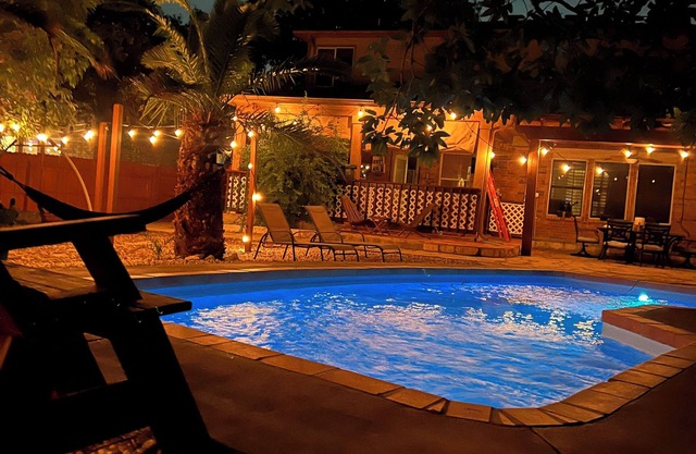 Luxurious house : 6 BR Home Theater, 3 Baths, Pool, Grill, & Playground.