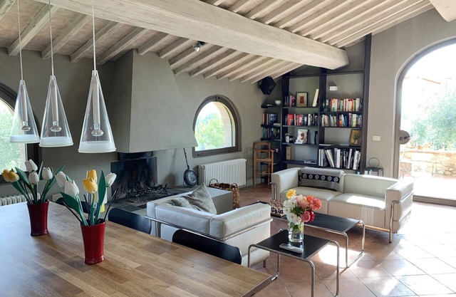 Luxurious farmhouse with two high design lodgings. Epic spot, 30 min to Florence