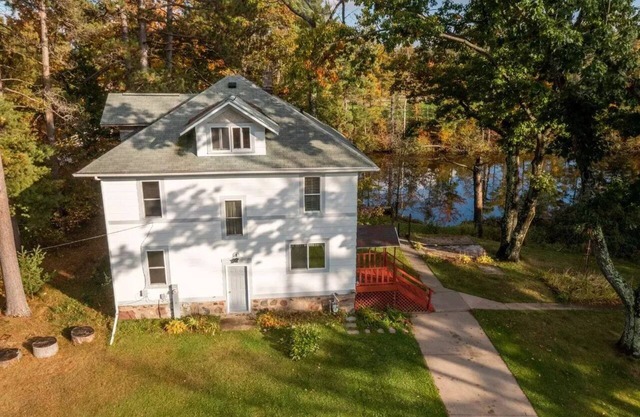 Luxurious Lakeside Home on Upper & Lower Post Lake Channel