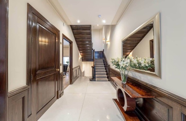 Luxurious Mayfair Mansion in London