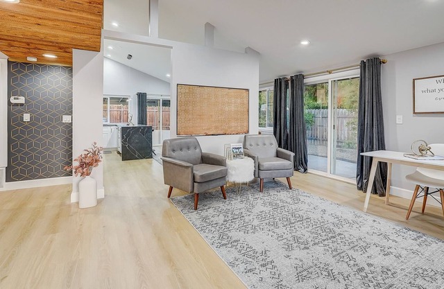 Luxurious Mid-Century Riverside Retreat Near UCR