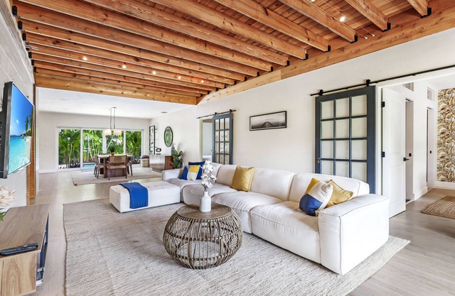 Luxurious, Modern 4BR /3BA Surfside Villa W/Pool