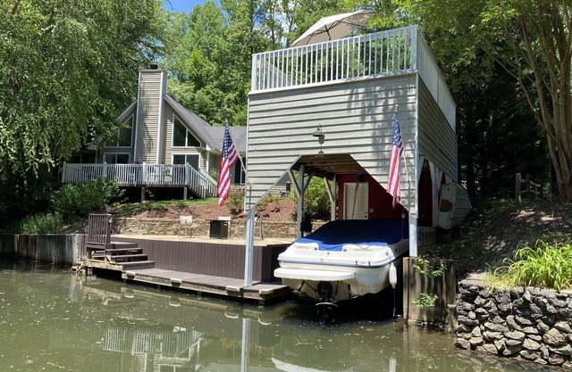 Luxurious Modern Cottage ~on~ Lake Burton