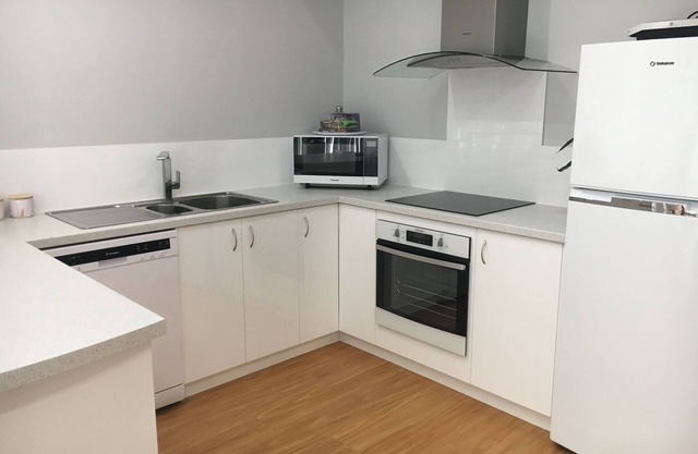 Luxurious new accommodation in the heart of town, 2 bed 2 bath fully equipped.