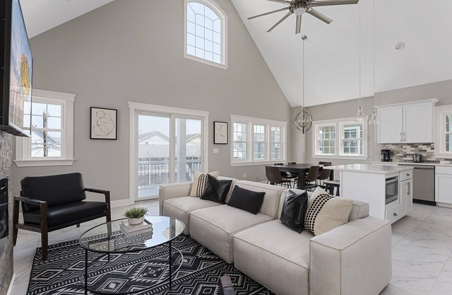 Luxurious, Newly Constructed 4BR on Beach Block