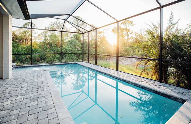 Luxurious Oasis 4BR/3.5 BA heated pool/spa