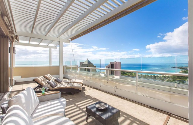 Luxurious Ocean View Panoramic PH at The Watermark w/Spectacular Amenities