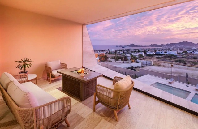 Luxurious Oceanview Condo in the Heart of Cabo San Lucas