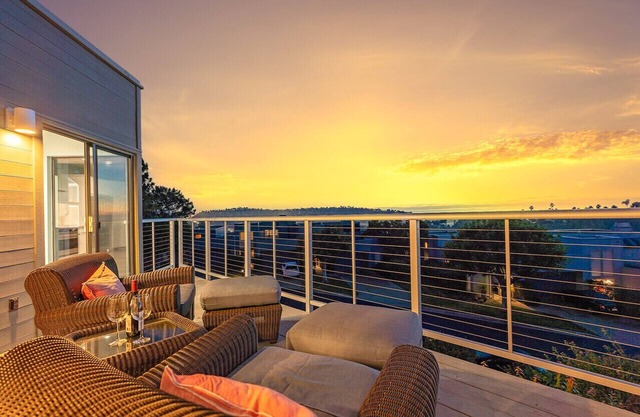 Luxurious Oceanview Townhome in Del Mar w/A/C