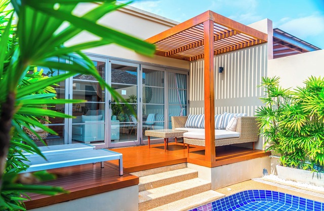 Luxurious one bedroom private villa with plunge pool in a quiet environment