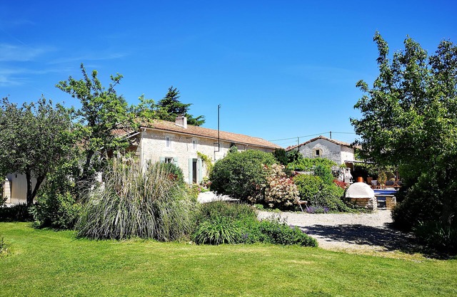 Luxurious private gite with pool, terrace, large gardens, golf simulator and gym