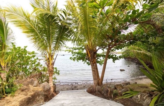 Luxurious sea view Villa which over looks Marinann