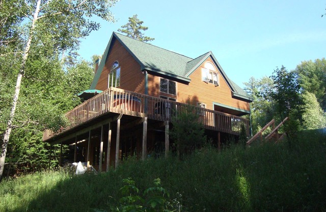 Luxurious, Secluded, Ski Chalet, w/Country Decor & Hot Tub Near Okemo