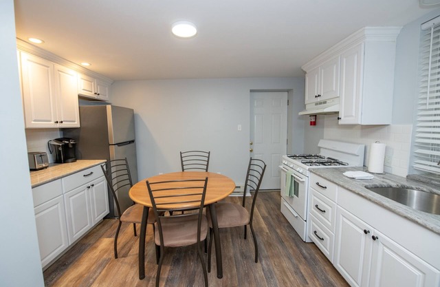 Luxurious Shore Condo - 1 block from the beach