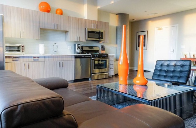 Luxurious Sibley Square Penthouse Level Apartment