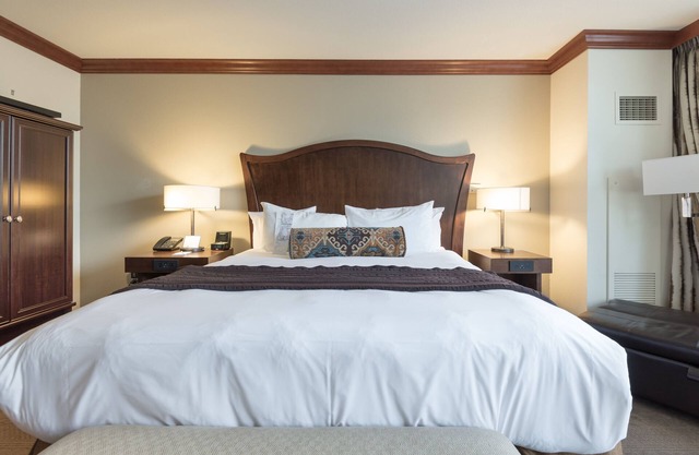 Luxurious, spacious studio ski in/out at the Resort at Squaw Creek. Sleeps 2-3.