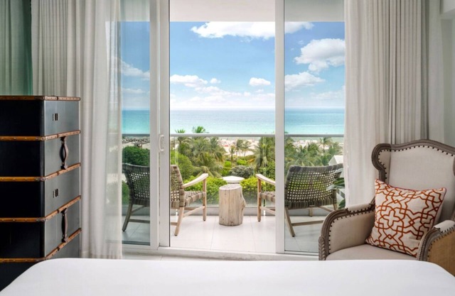 Luxurious Suites in Miami Beach! Outdoor Pool, Pets are Welcome here!