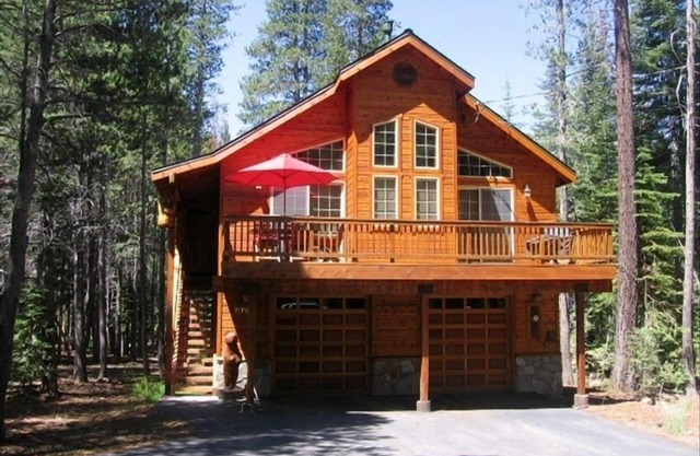 Luxurious Tahoe Donner Cabin/Pool Table/Resort Amenities/Hot Tub seats 7