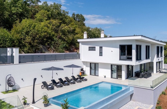 Luxurious Villa Gabi with an infinity pool and sauna