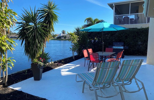 Luxurious Villa near Naples close to the beach with spectacular lakefront view.