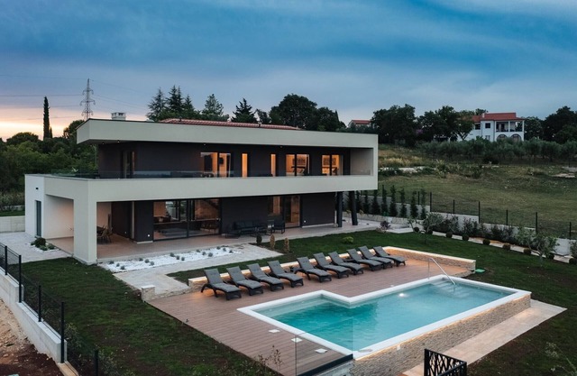 Luxurious villa with pool in Sveti Bartul