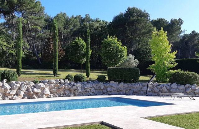 Luxurious villa with pool and fireplace in the heart of the Aix countryside