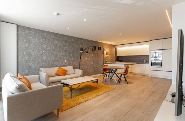 Luxury 1-bedroom apartment at coast's sportiest park