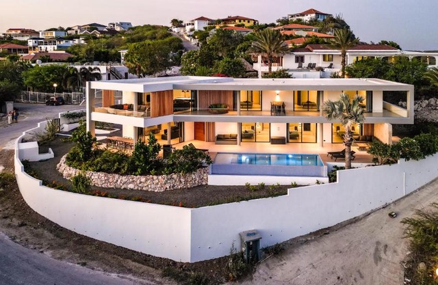 Luxury 12-Guest Villa in Gated Community with Pool, Ocean View & Private Beach Access