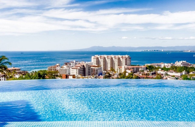 Luxury 14 bedroom Villa in Mexico near Los Muertos Beacho