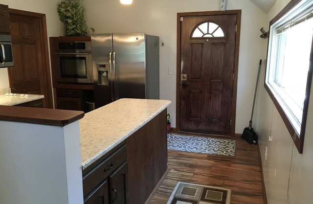 Luxury 2 Bed 1.5 Bath Jacuzzi, Gym n7dollar Uber From Excel