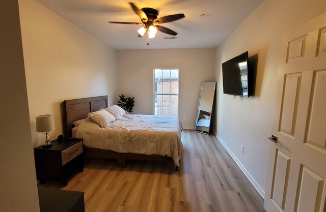 Luxury 2 bed 2 bath condo in desirable area