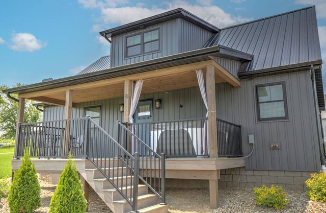 Luxury 2 Bed/Bath Cottage With Private Hot Tub