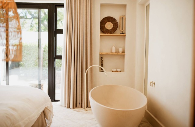 Luxury 2 Bed Farmhouse - The Stable Villa at Maison