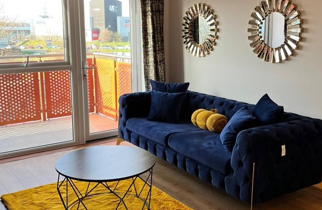 Luxury 2-Bed Flat in Lakeside, West Thurrock