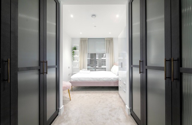 Luxury 2-Bed Next to Battersea Power Station