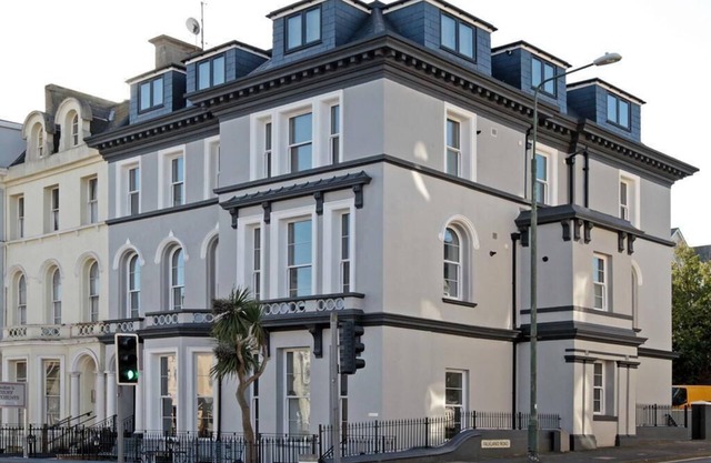 luxury 2 bedroom apartment parking