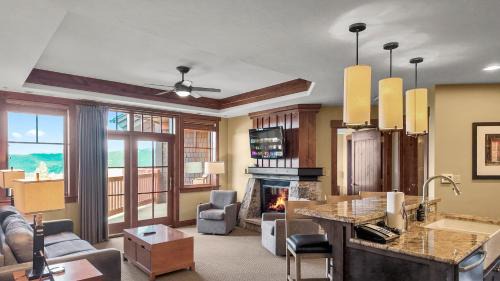 Luxury 2-Bedroom Resort Suite at One Ski Hill Place Breckenridge with Mountain Views and Resort Ameneties
