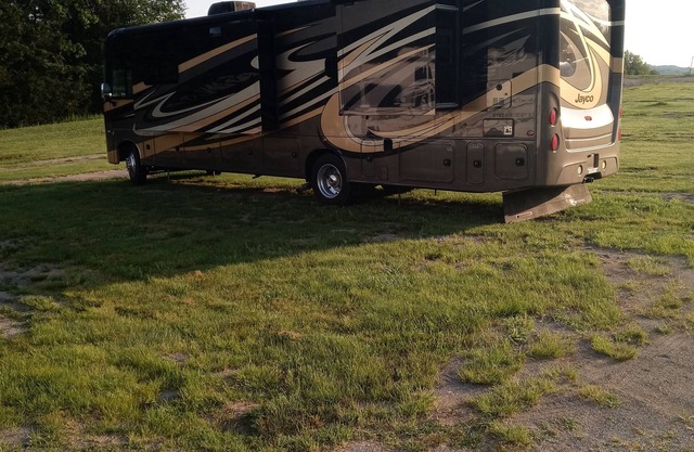 Luxury 2-bedroom RV in fabulous Woodbury with WiFi, AC