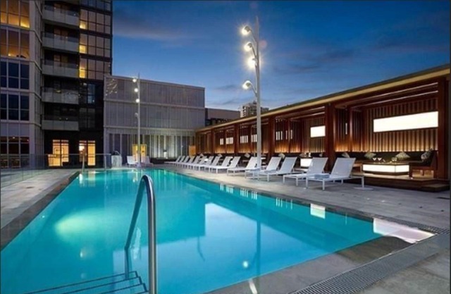Luxury 2 Beds with Lakeview near CN Tower, Scotia Arena & FREE PRIVATE PARKING