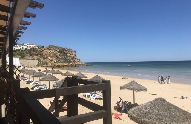 Luxury 2Bed 2Bath Apart, large Veranda, A/C, Wi-Fi, Pool, 5 mins to BURGAU Beach