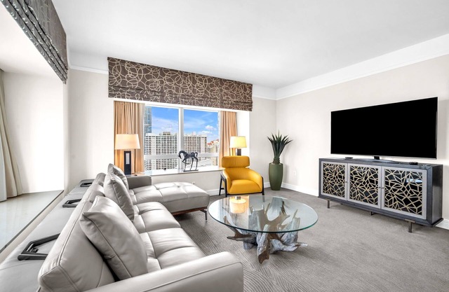 Luxury 2BR/2BA City View Suite
