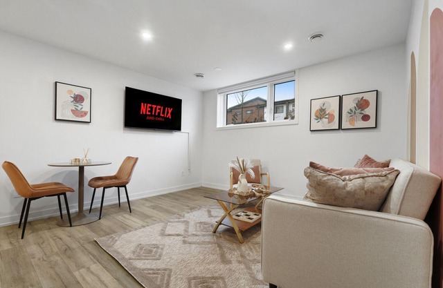 Luxury 2BR/2BTH Suite | 5 Mins to The Falls | Stylish & Spacious | Sleeps 5