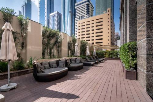 Luxury 2BR DIFC Full Kitchen, Pool, Gym Near Restaurants