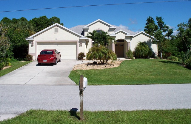 Luxury 3 bedroom 2 with heated pool and canal view